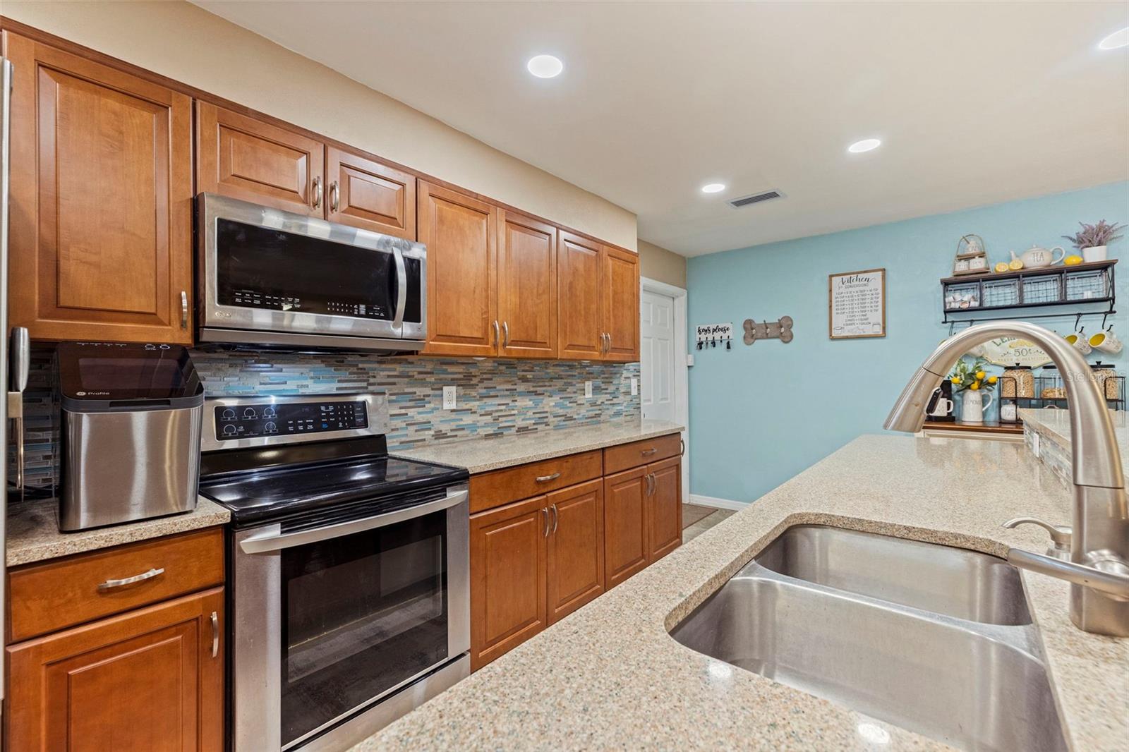 Image 13 of 38 For 865 48th Avenue N