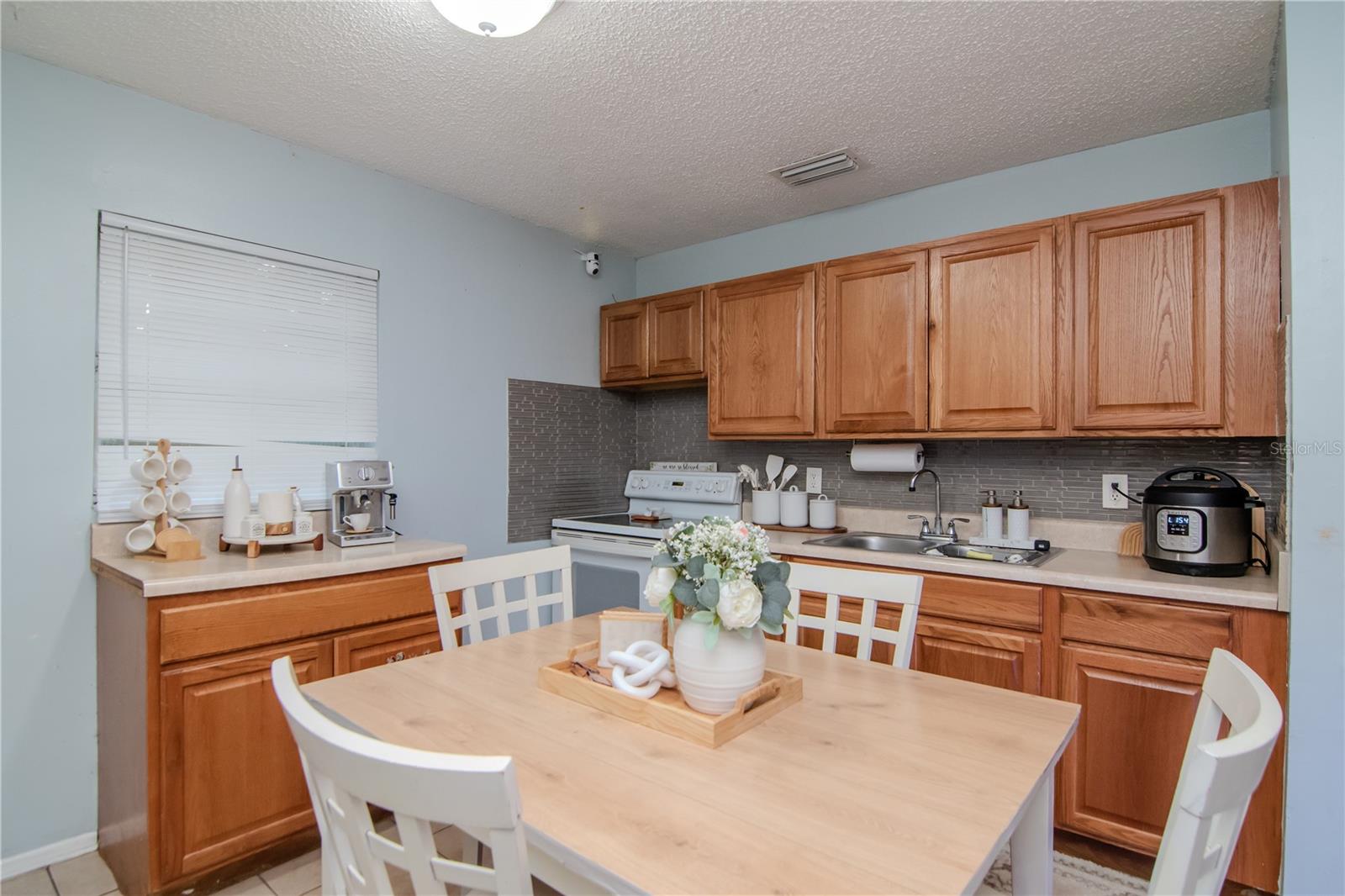 Image 15 of 50 For 7702 New York Drive