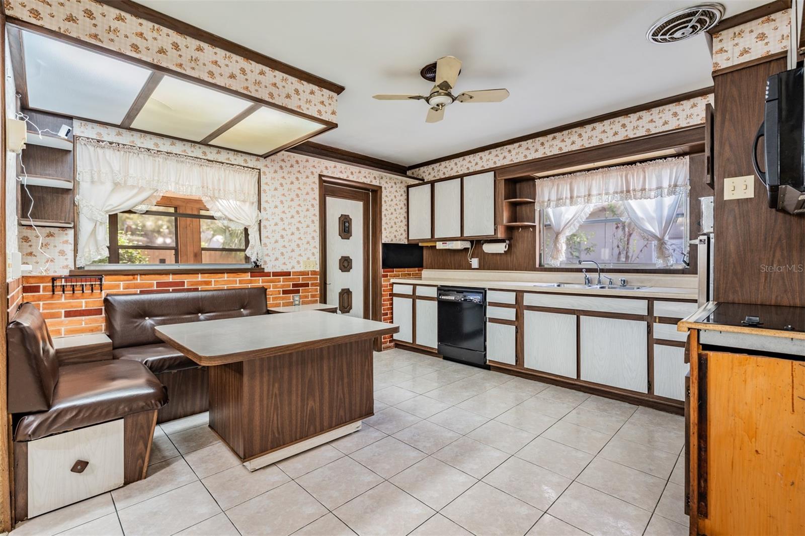 Image 11 of 38 For 1620 Braund Avenue