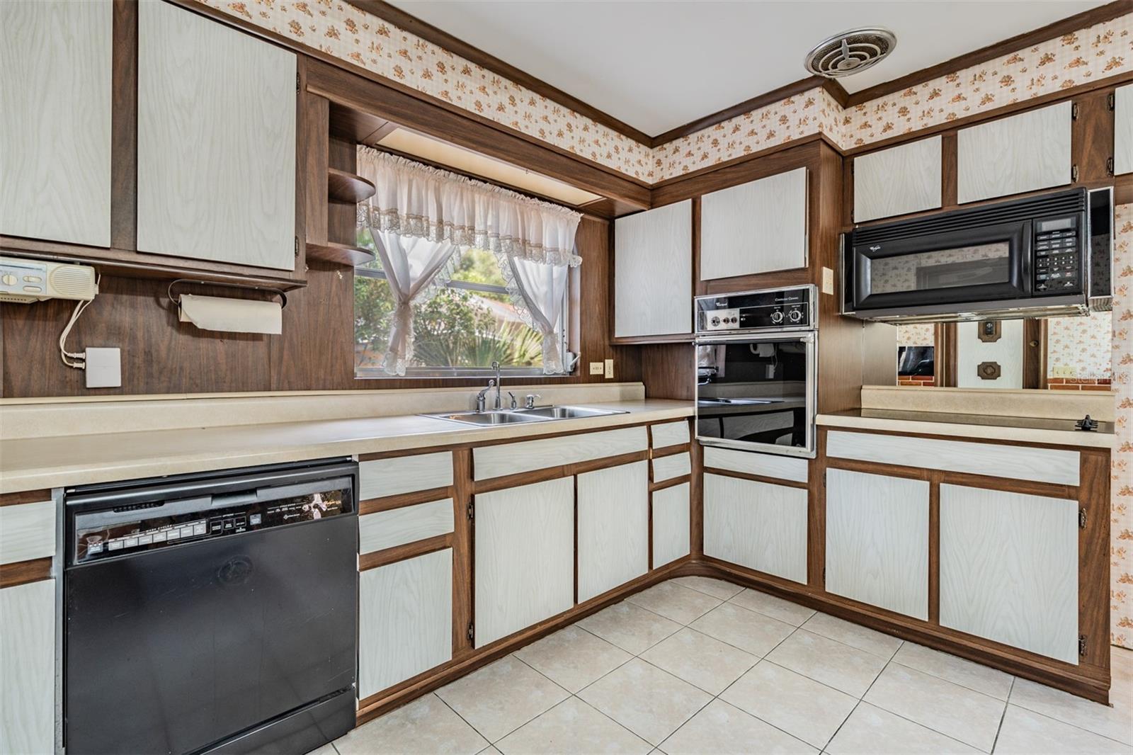 Image 13 of 38 For 1620 Braund Avenue