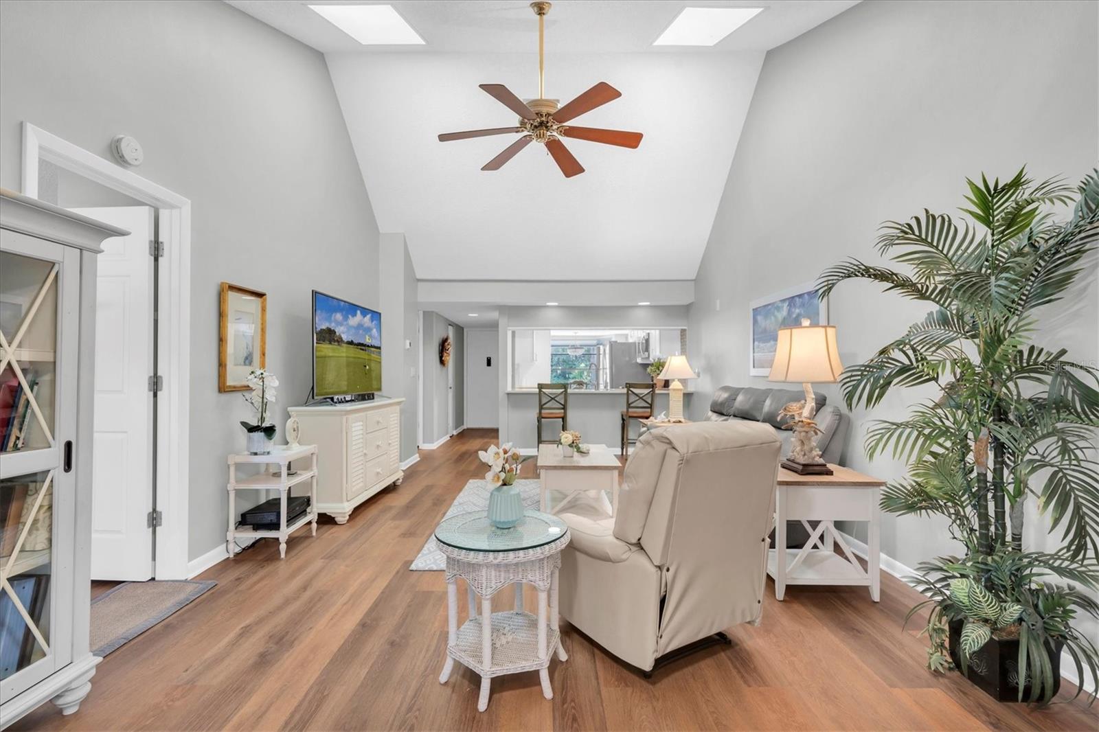 Image 6 of 32 For 9312 Golf View Drive 3