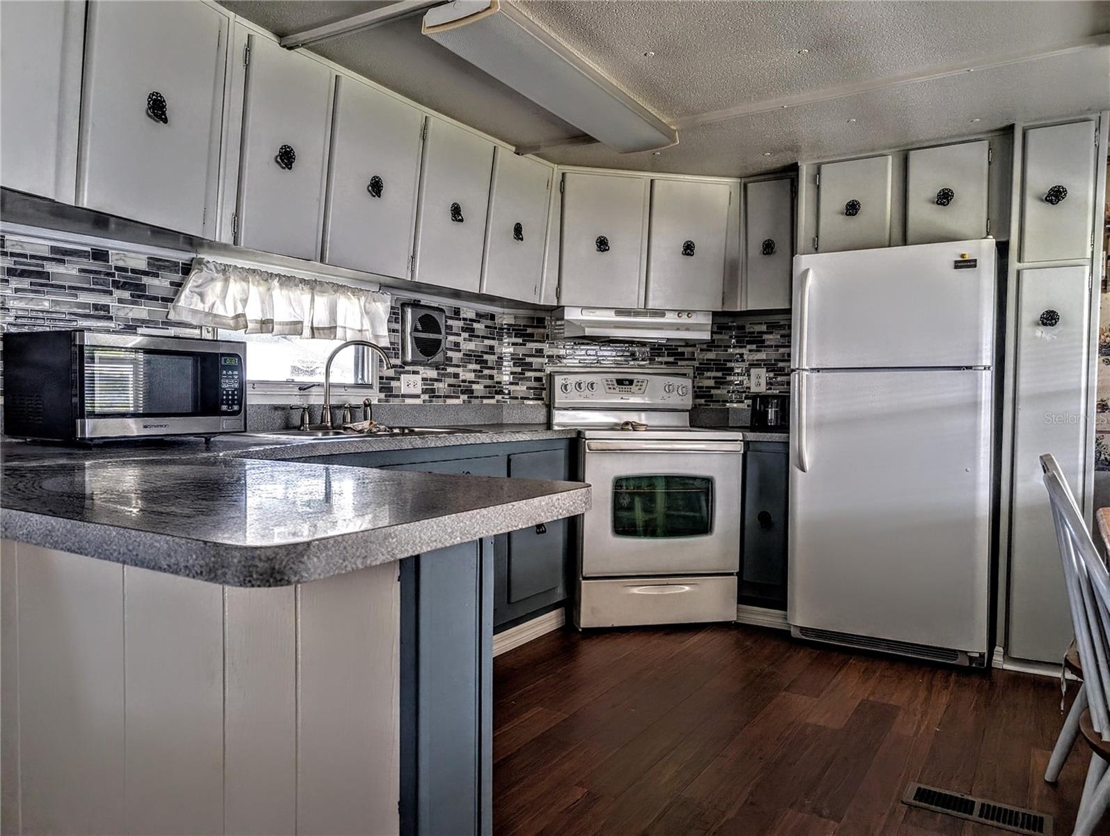 Image 4 of 27 For 6625 Silverbell Drive