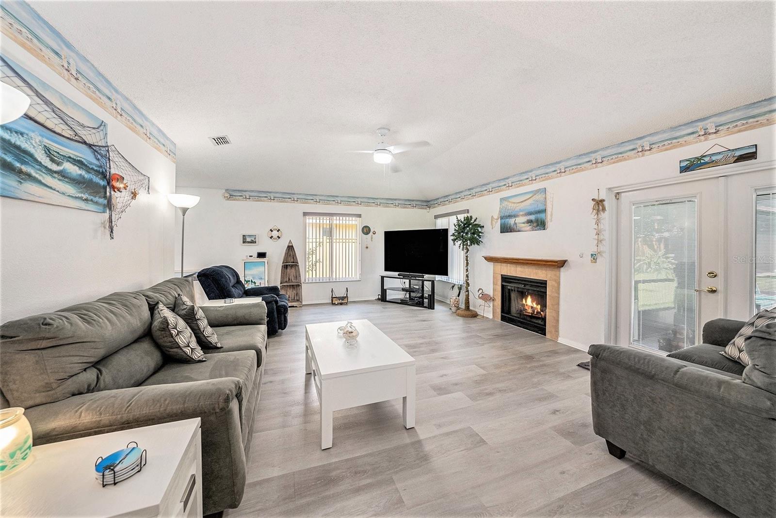 Image 5 of 26 For 15146 Springview Street