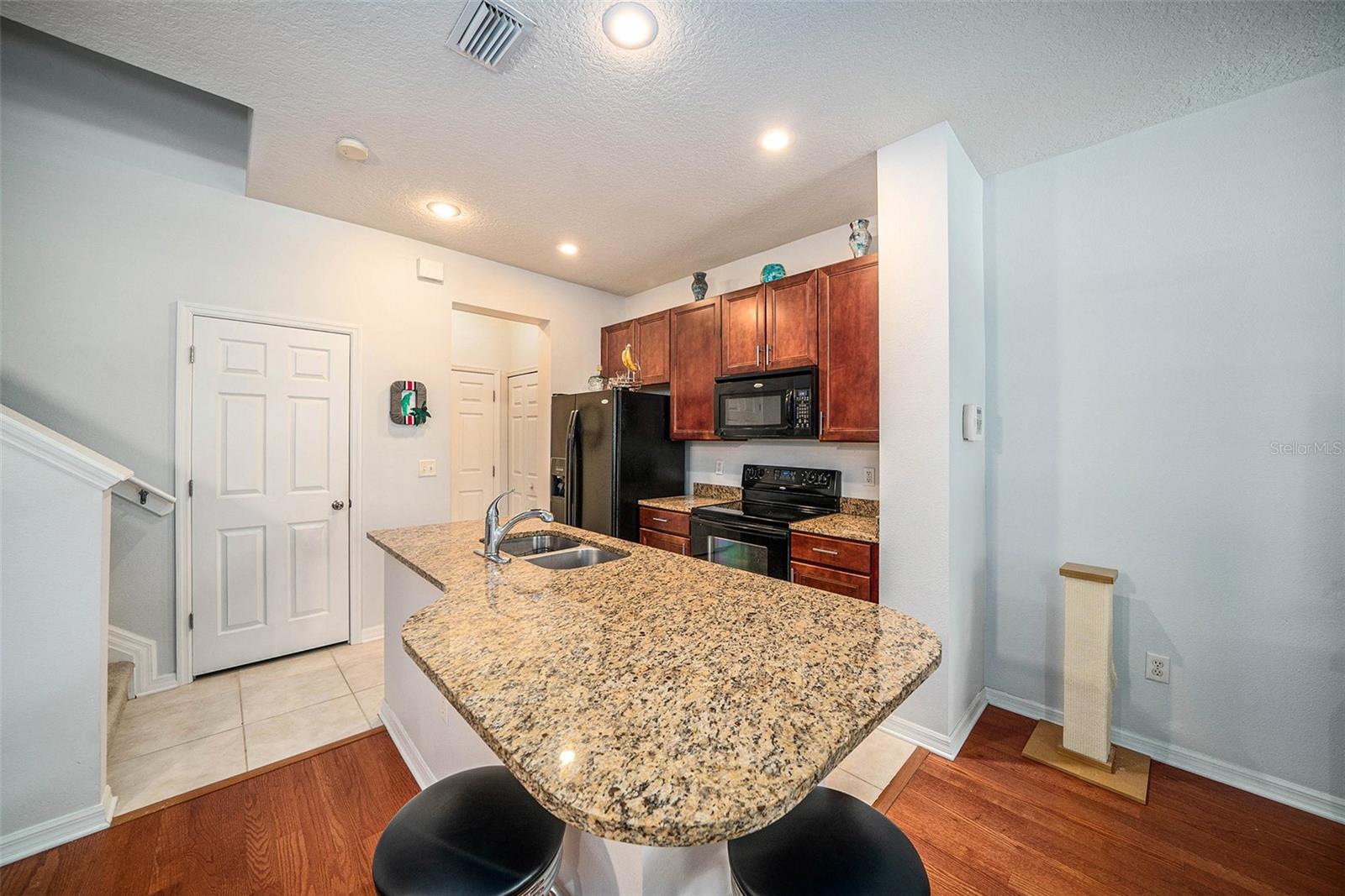 Image 5 of 26 For 7533 Tamarind Avenue