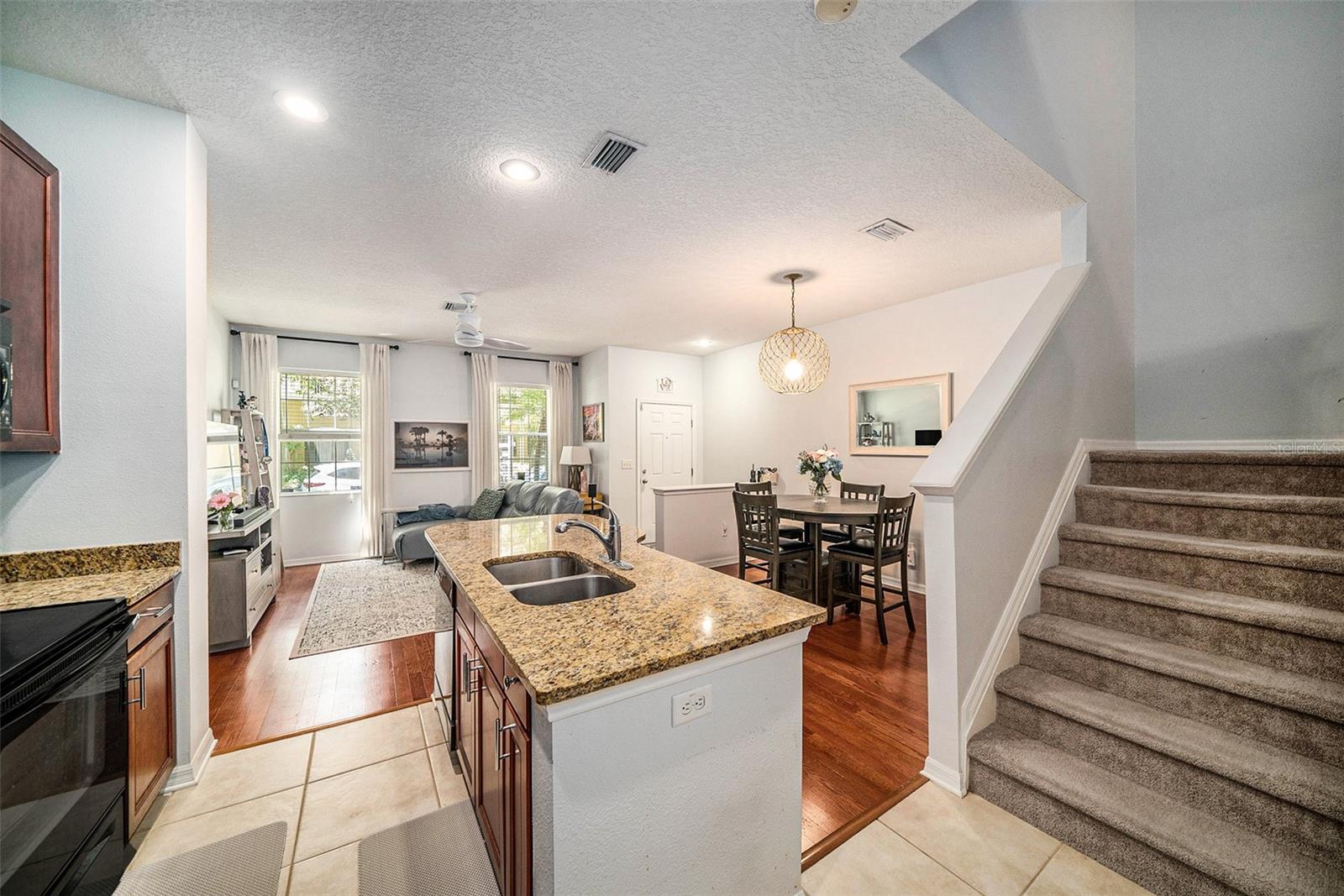 Image 7 of 26 For 7533 Tamarind Avenue