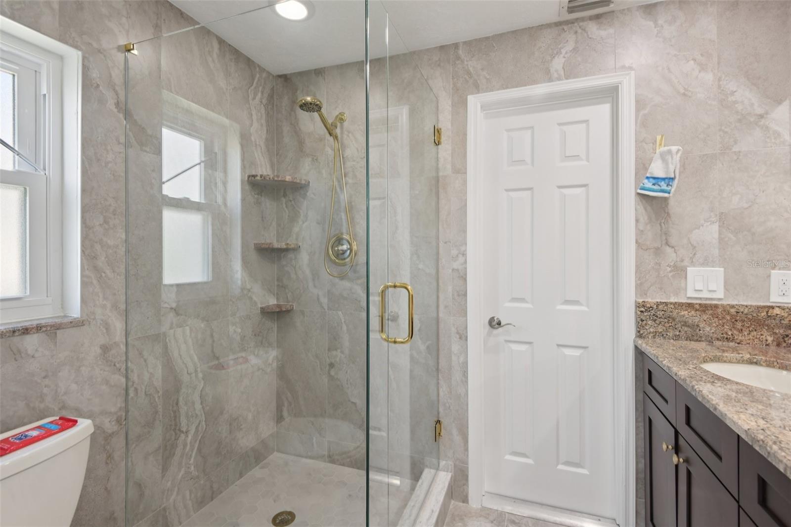 Image 18 of 39 For 6516 Bimini Court