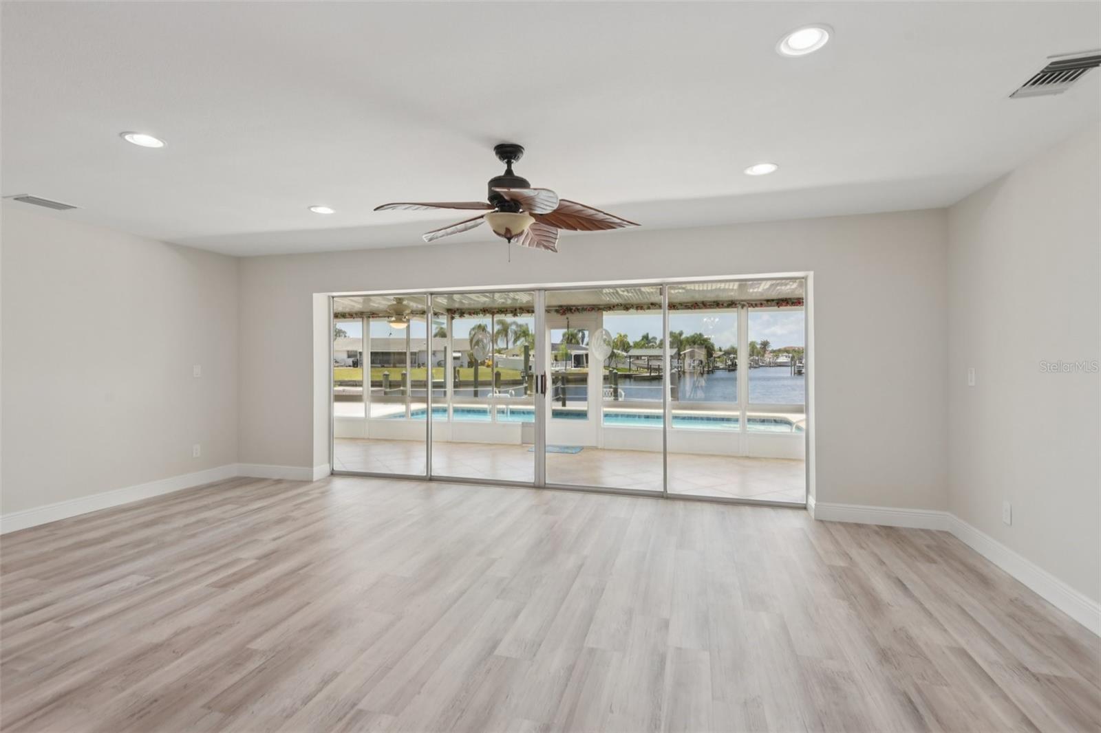 Image 6 of 39 For 6516 Bimini Court