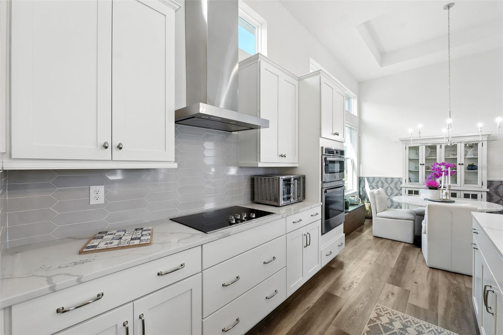 Listing photo id 8 for 3825 Lajuana Boulevard