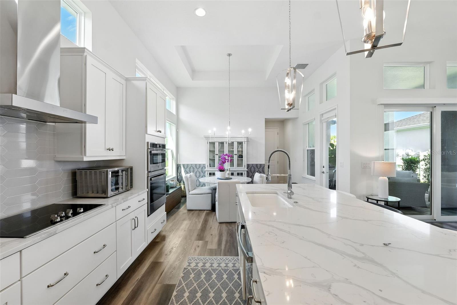 Listing photo id 9 for 3825 Lajuana Boulevard
