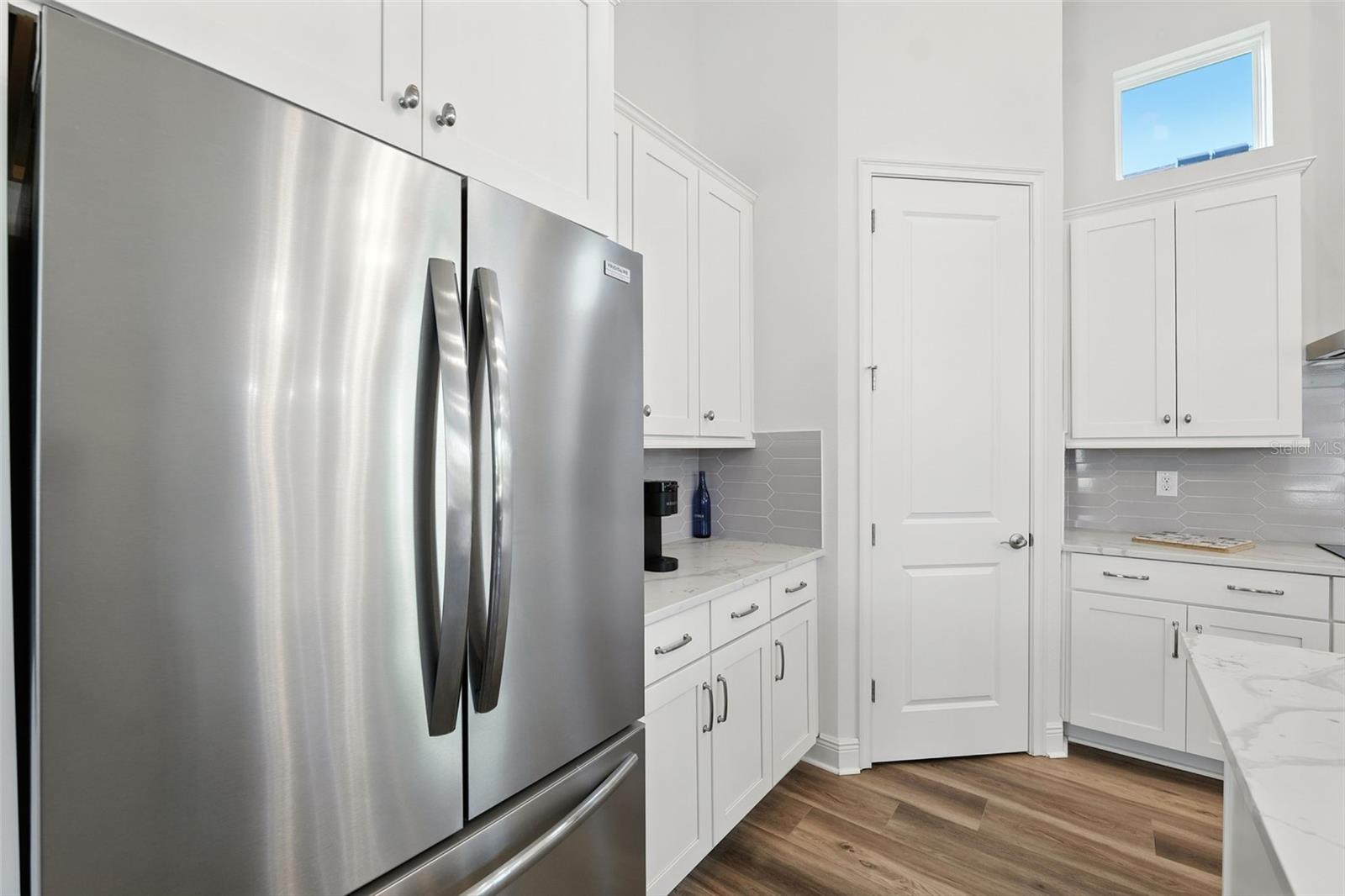Listing photo id 10 for 3825 Lajuana Boulevard