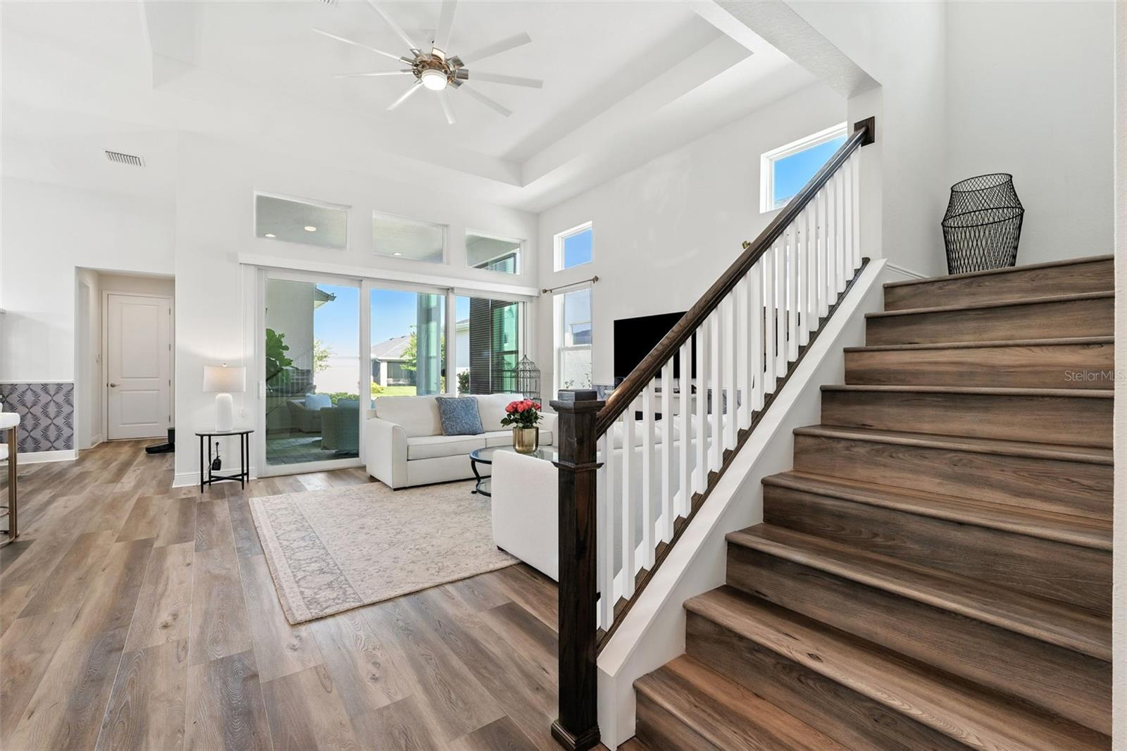 Listing photo id 16 for 3825 Lajuana Boulevard