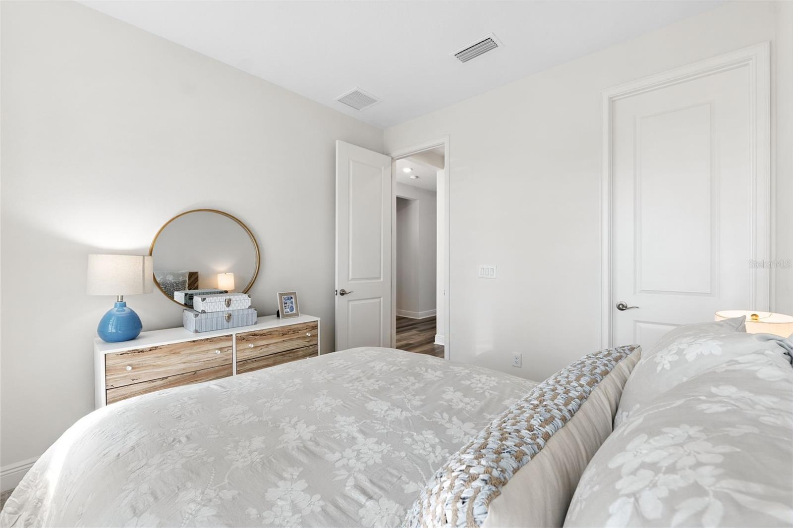 Listing photo id 23 for 3825 Lajuana Boulevard