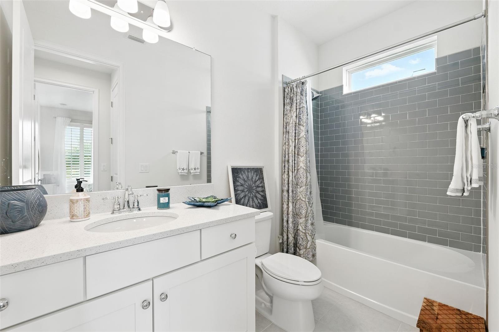 Listing photo id 24 for 3825 Lajuana Boulevard