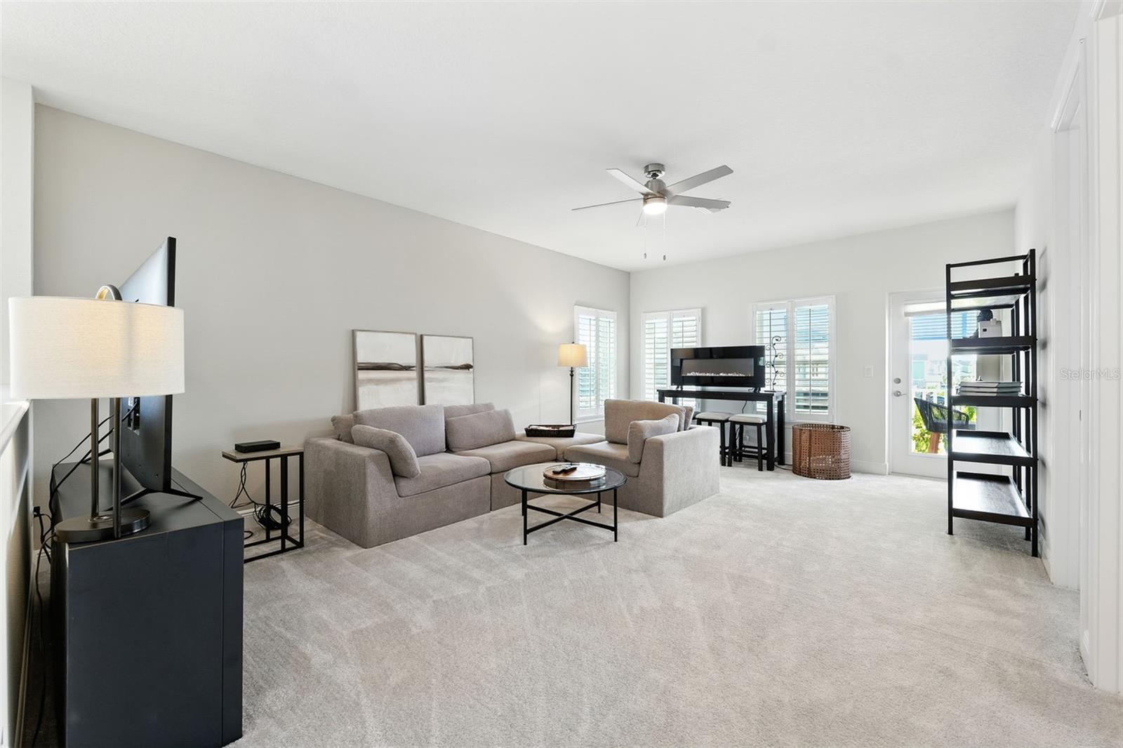 Listing photo id 25 for 3825 Lajuana Boulevard