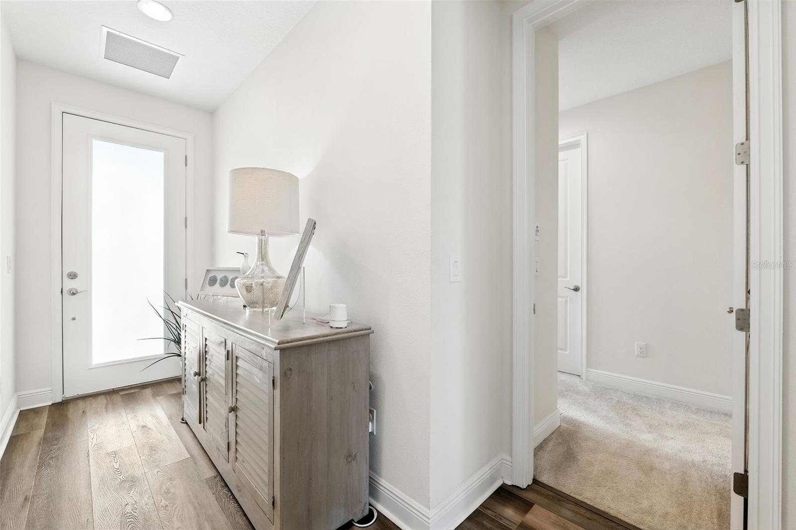 Listing photo id 3 for 3825 Lajuana Boulevard