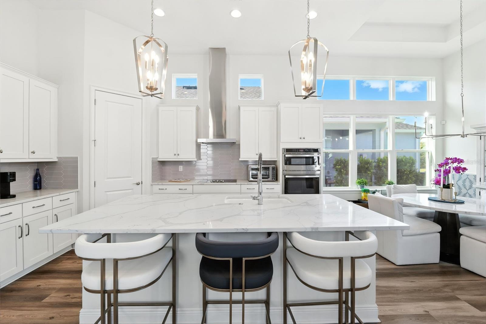 Listing photo id 4 for 3825 Lajuana Boulevard