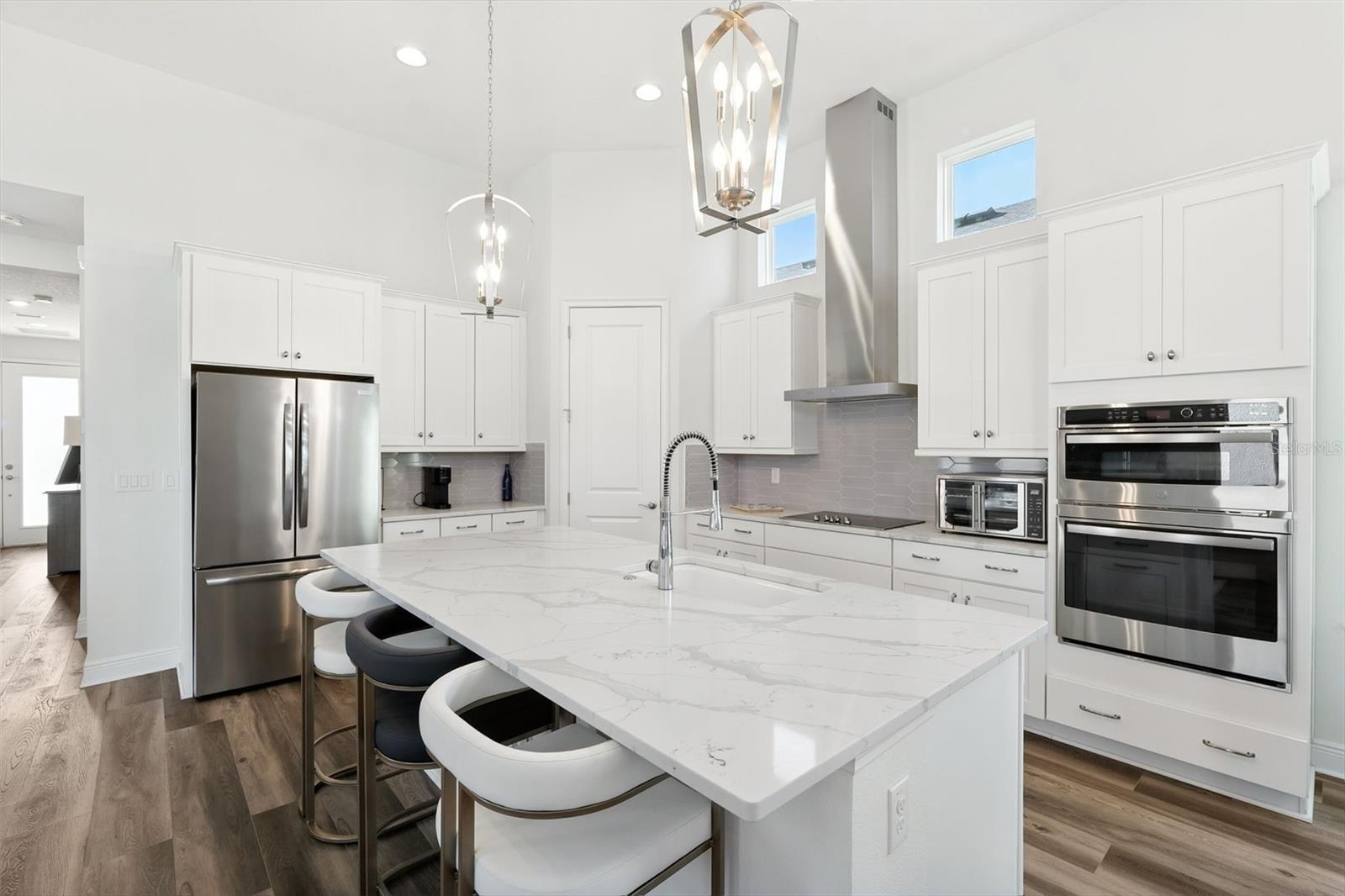 Listing photo id 5 for 3825 Lajuana Boulevard