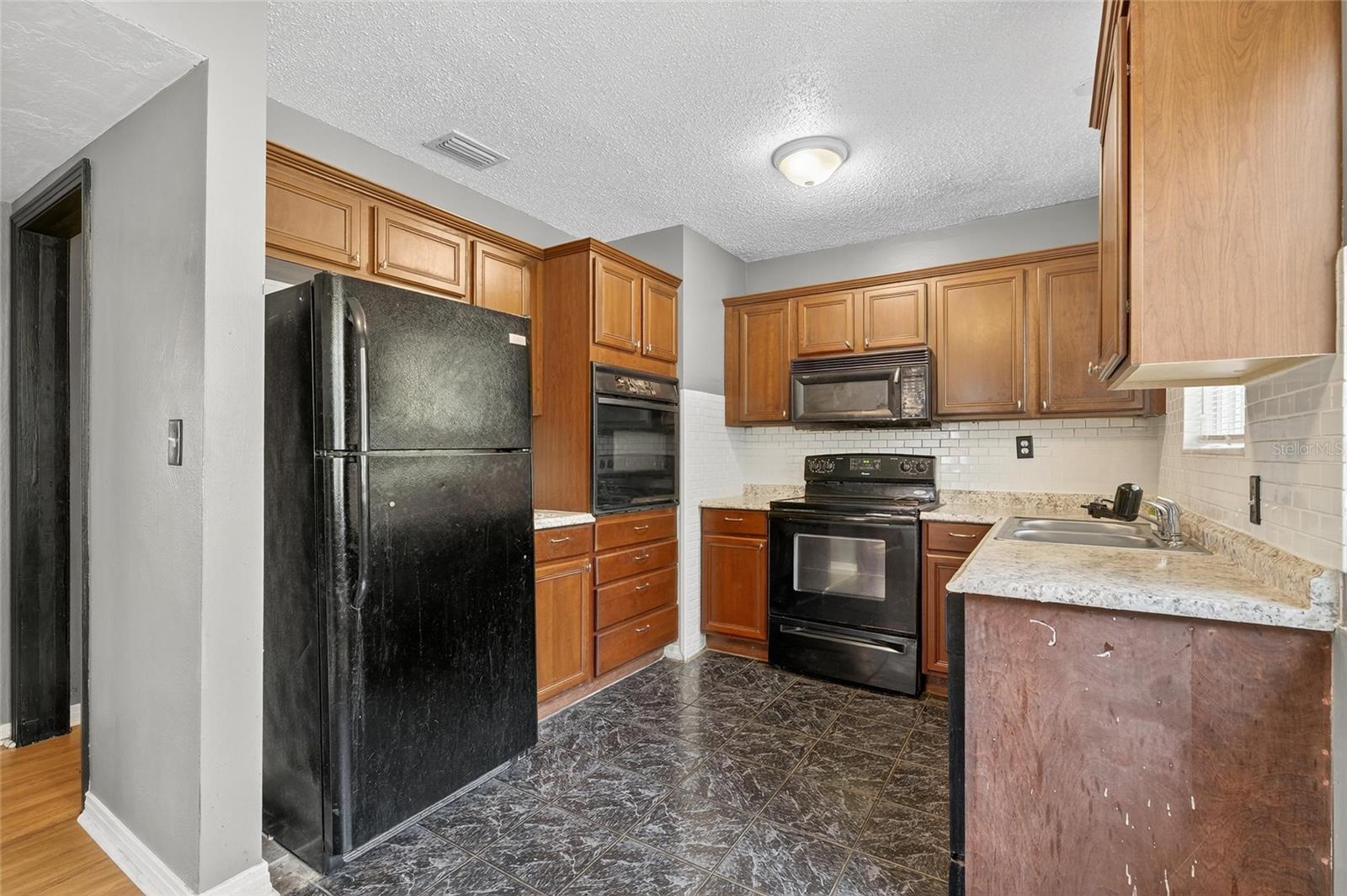 Image 15 of 55 For 409 Dunedin Avenue