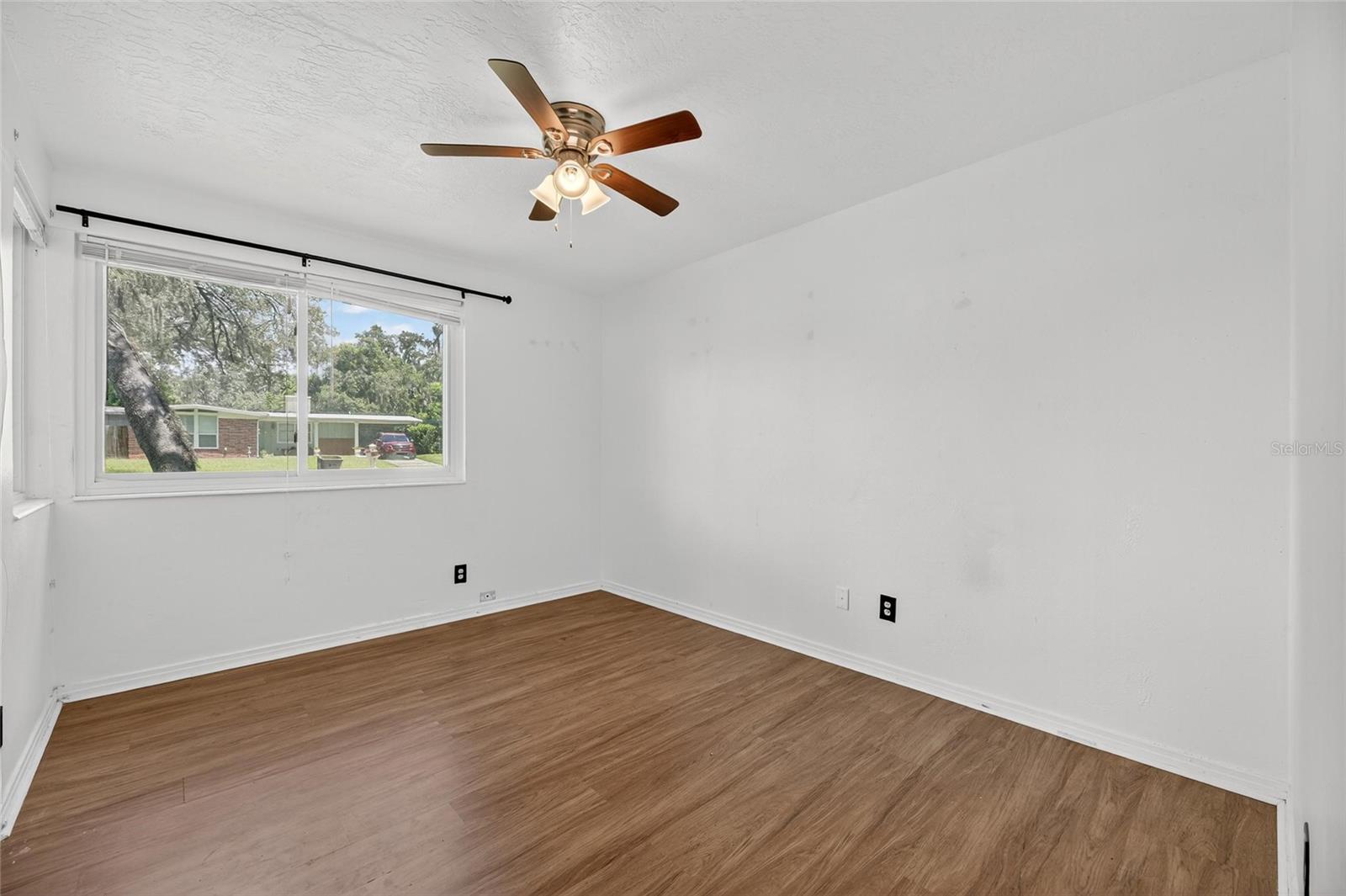 Image 21 of 55 For 409 Dunedin Avenue