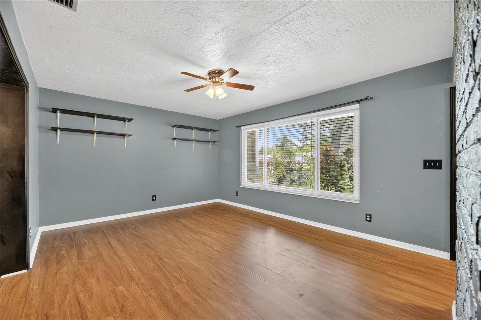 Image 8 of 55 For 409 Dunedin Avenue