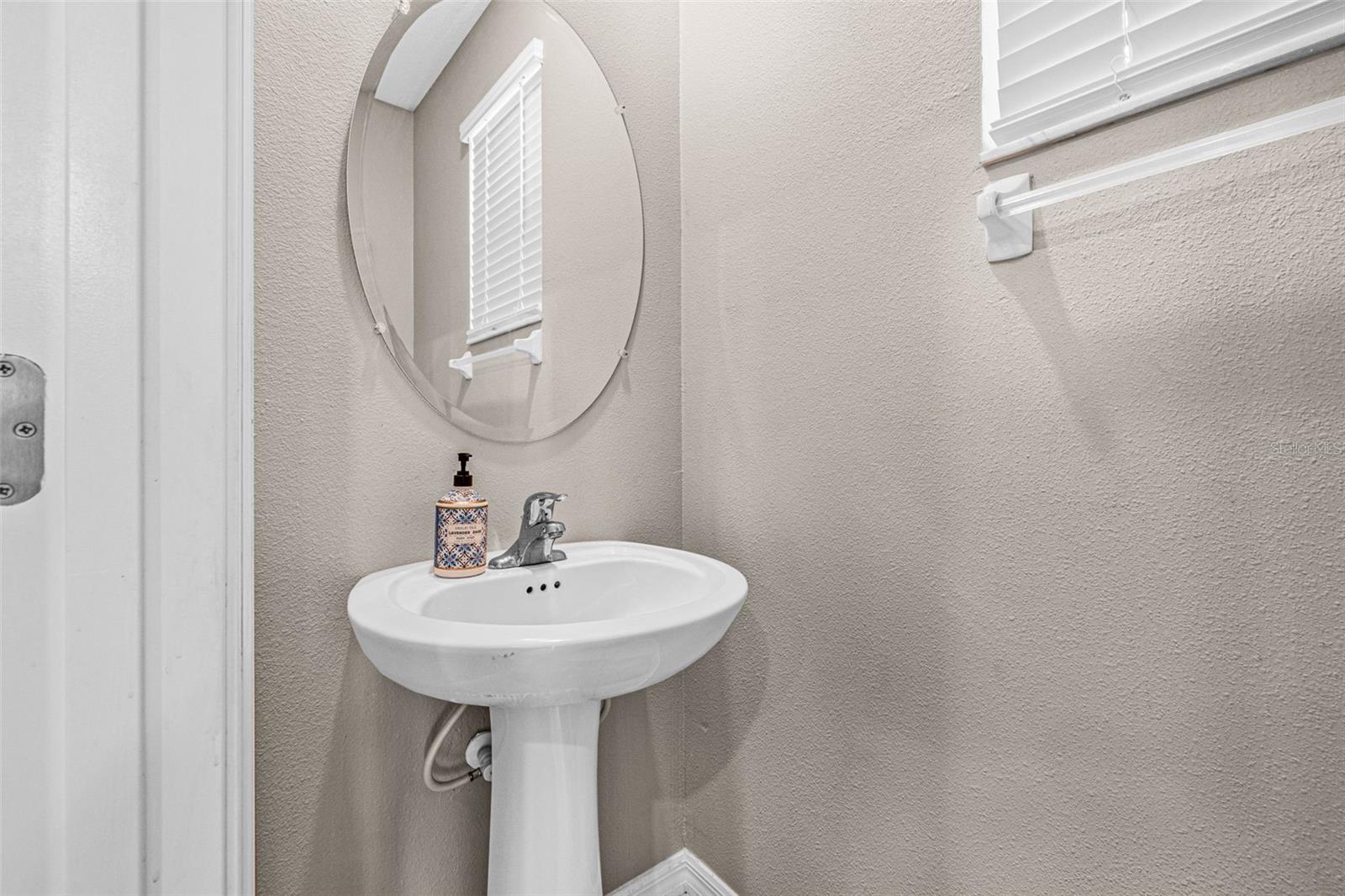 Listing photo id 9 for 2111 Hallier Cove