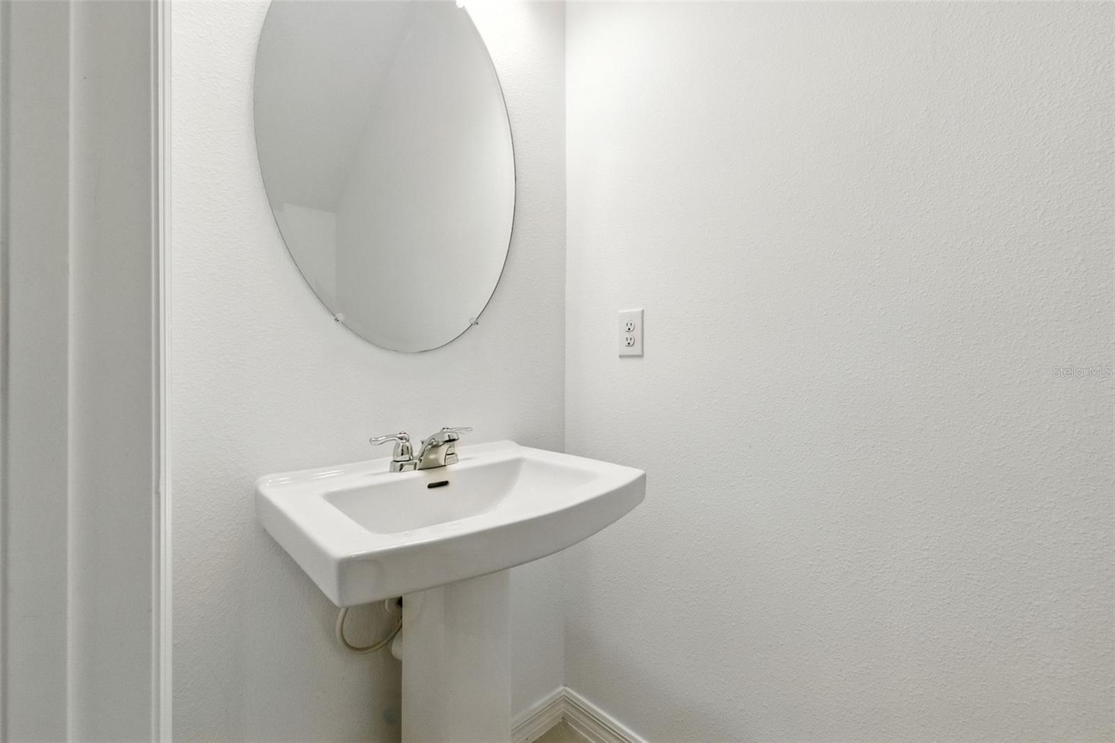 Listing photo id 14 for 2111 Hallier Cove