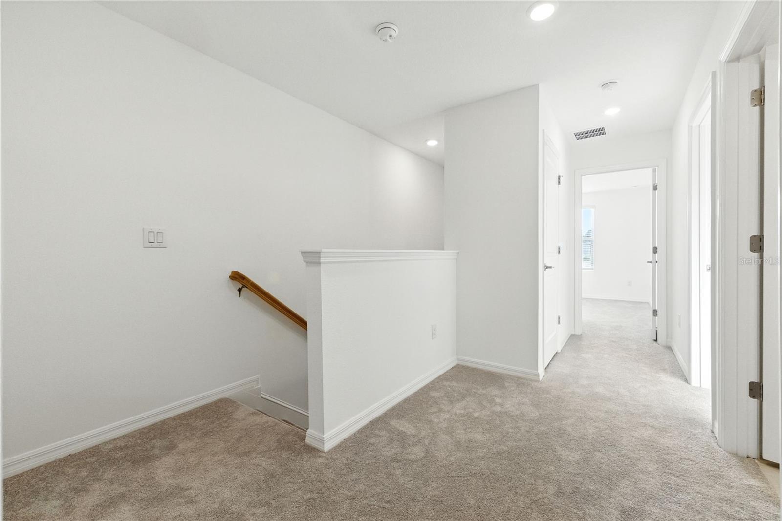 Listing photo id 15 for 2111 Hallier Cove