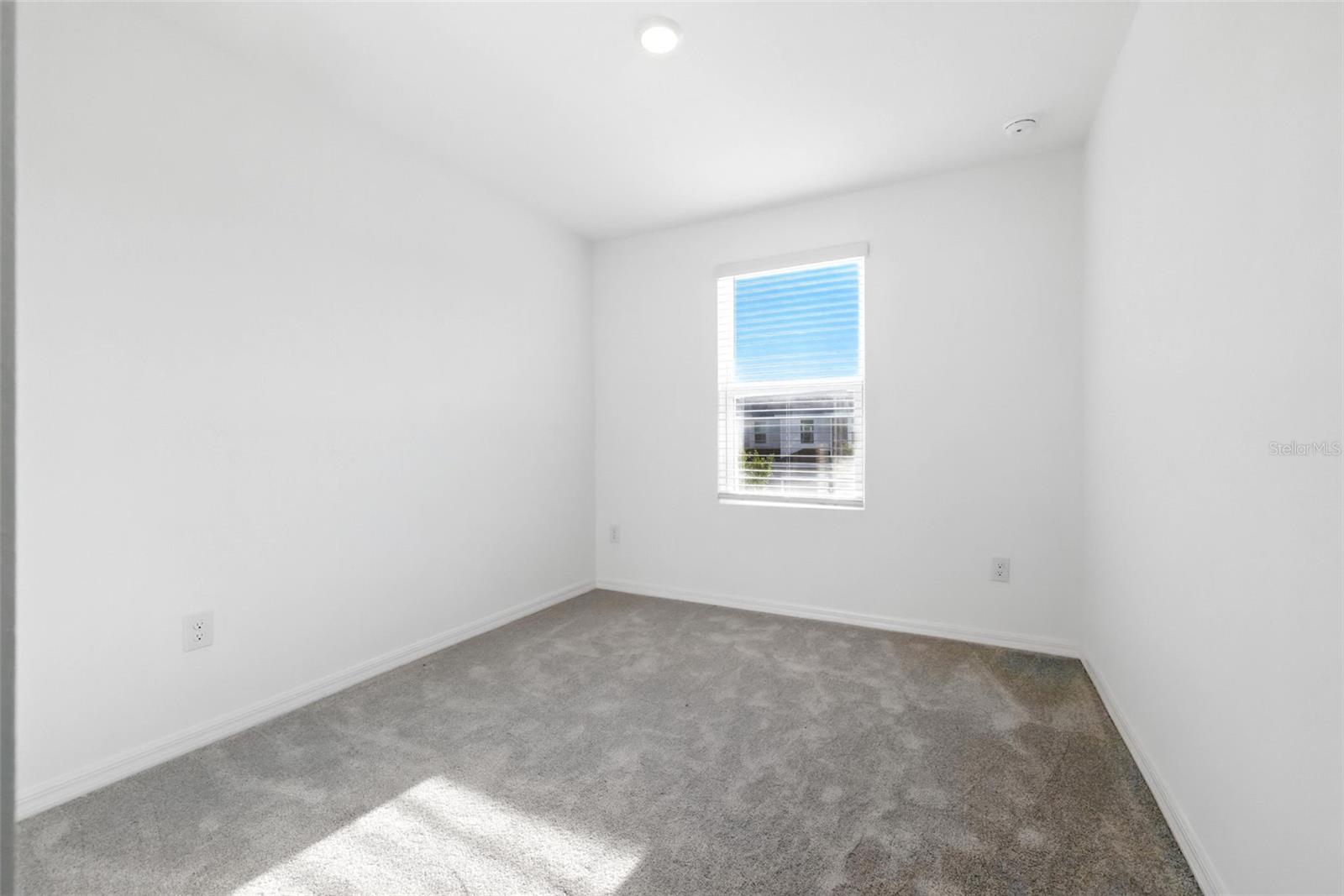 Listing photo id 16 for 2111 Hallier Cove