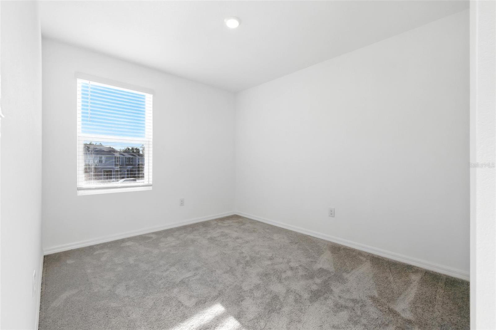 Listing photo id 17 for 2111 Hallier Cove