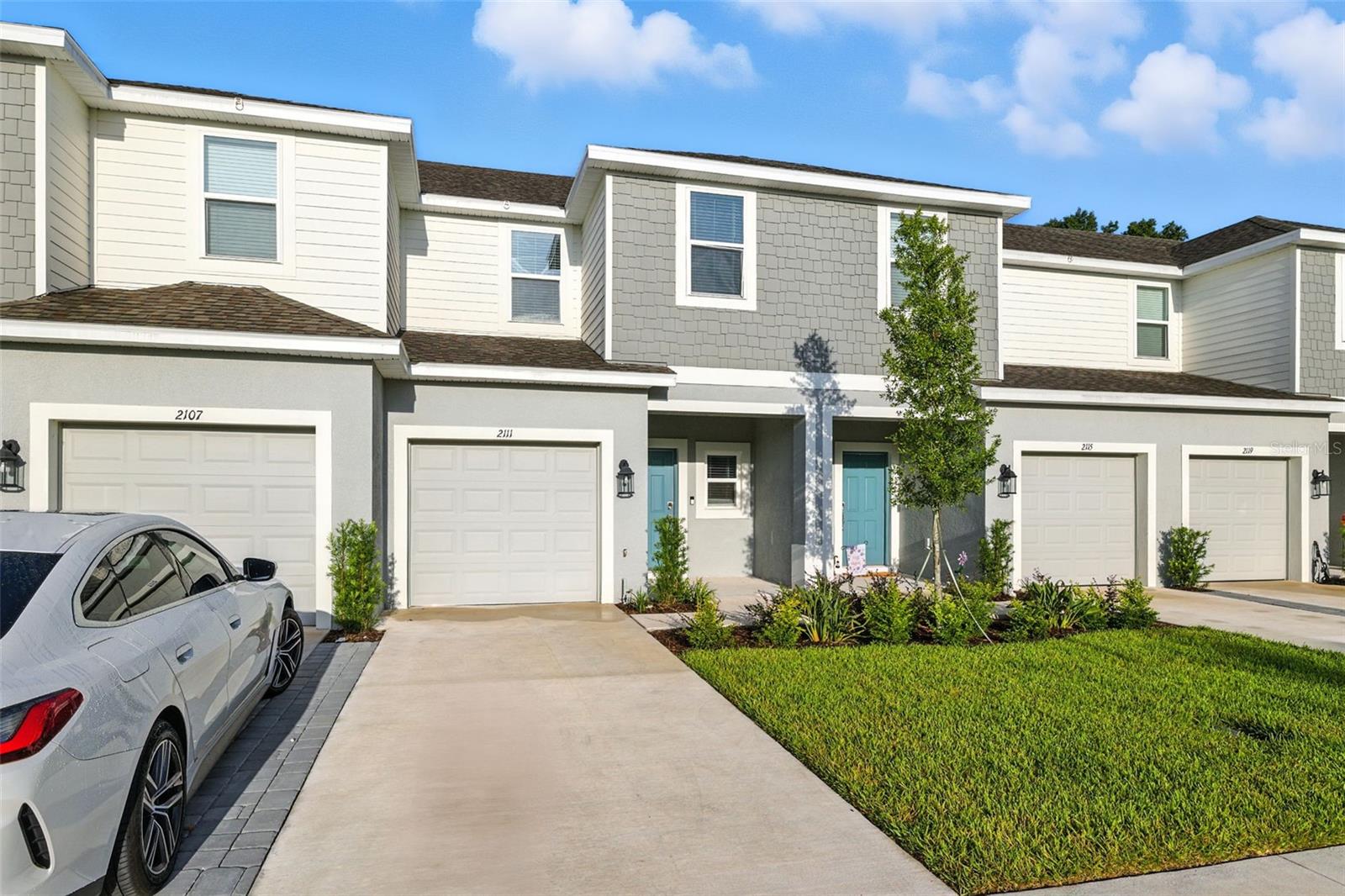 Listing photo id 0 for 2111 Hallier Cove
