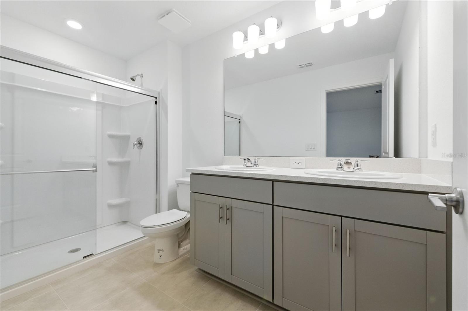 Listing photo id 20 for 2111 Hallier Cove