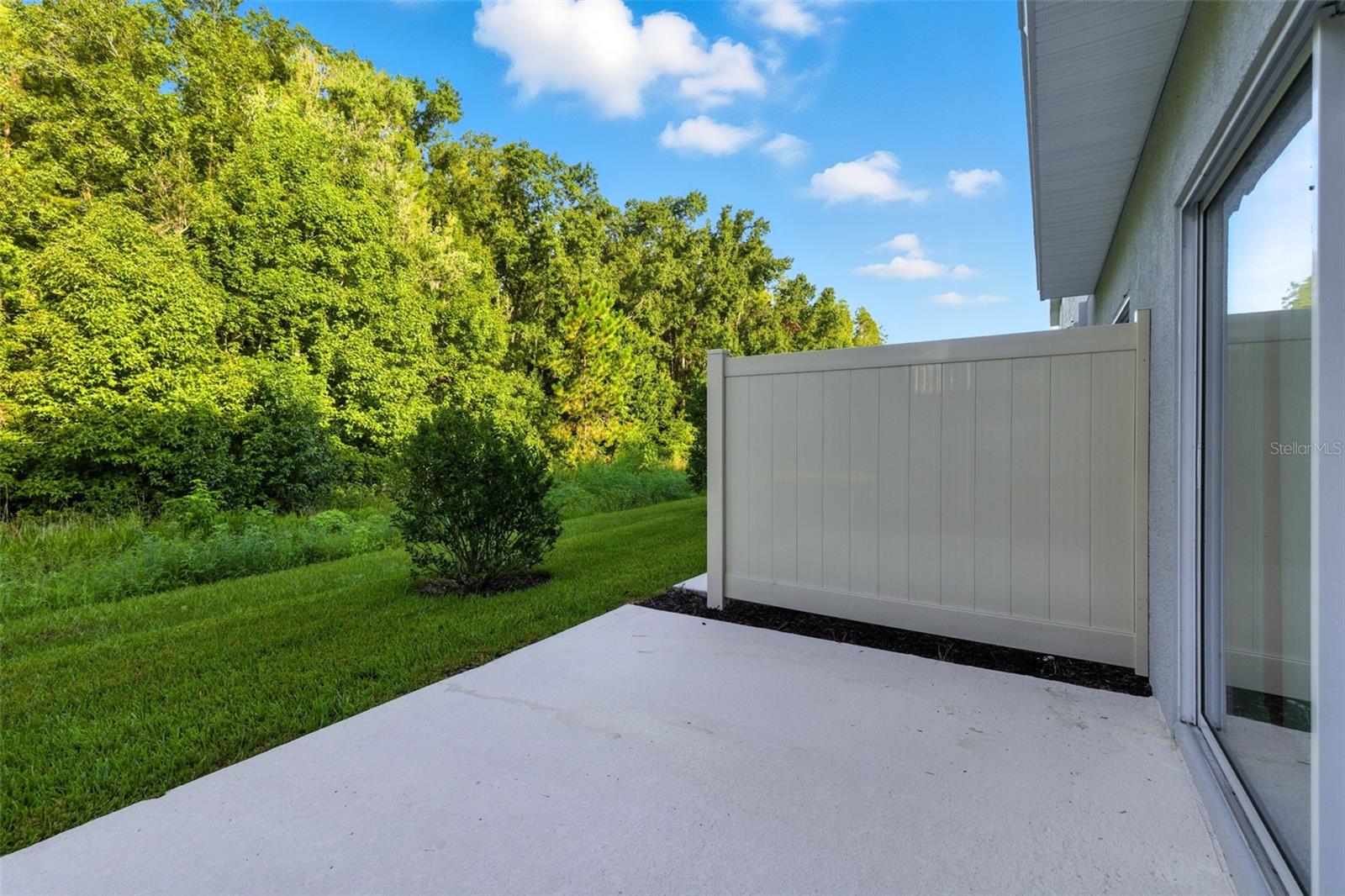 Listing photo id 23 for 2111 Hallier Cove