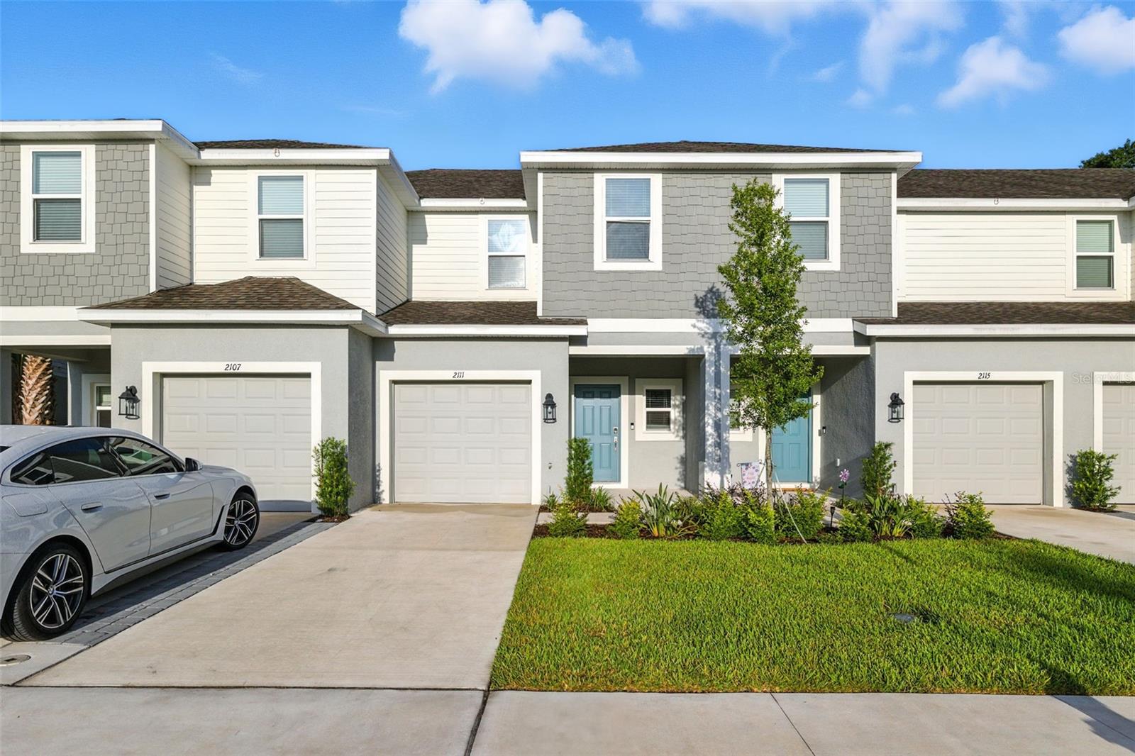 Listing photo id 1 for 2111 Hallier Cove