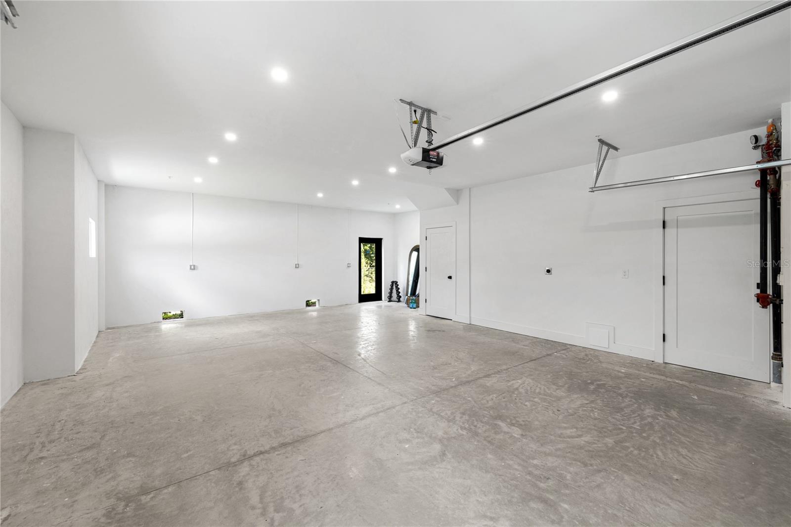 Image 18 of 32 For 10261 2nd Way N