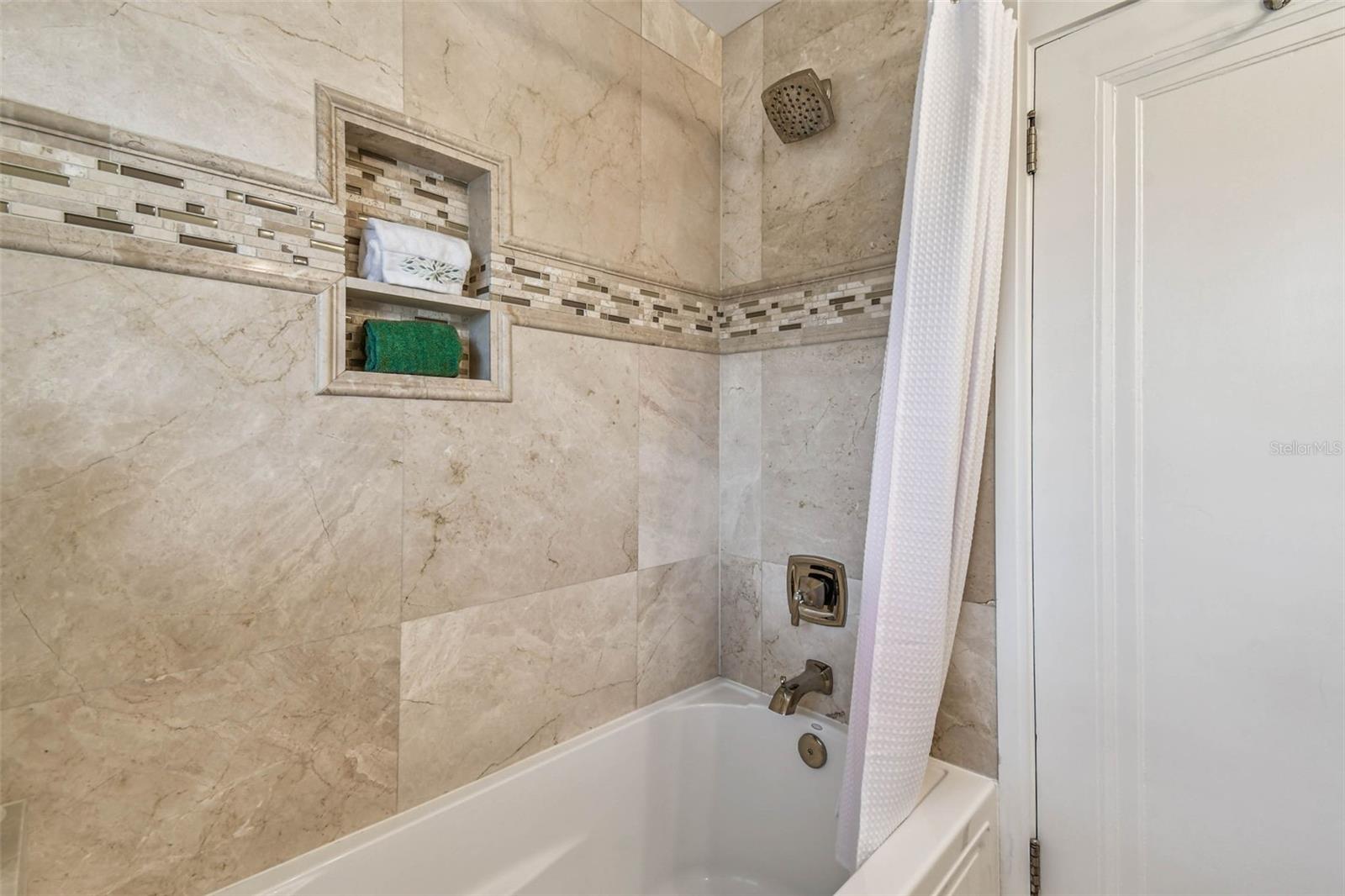 Image 46 of 69 For 455 18th Avenue Ne