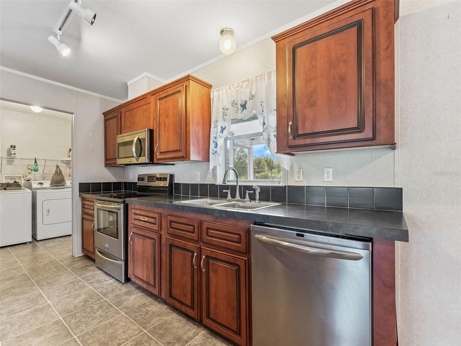 Image 10 of 36 For 3547 King Court