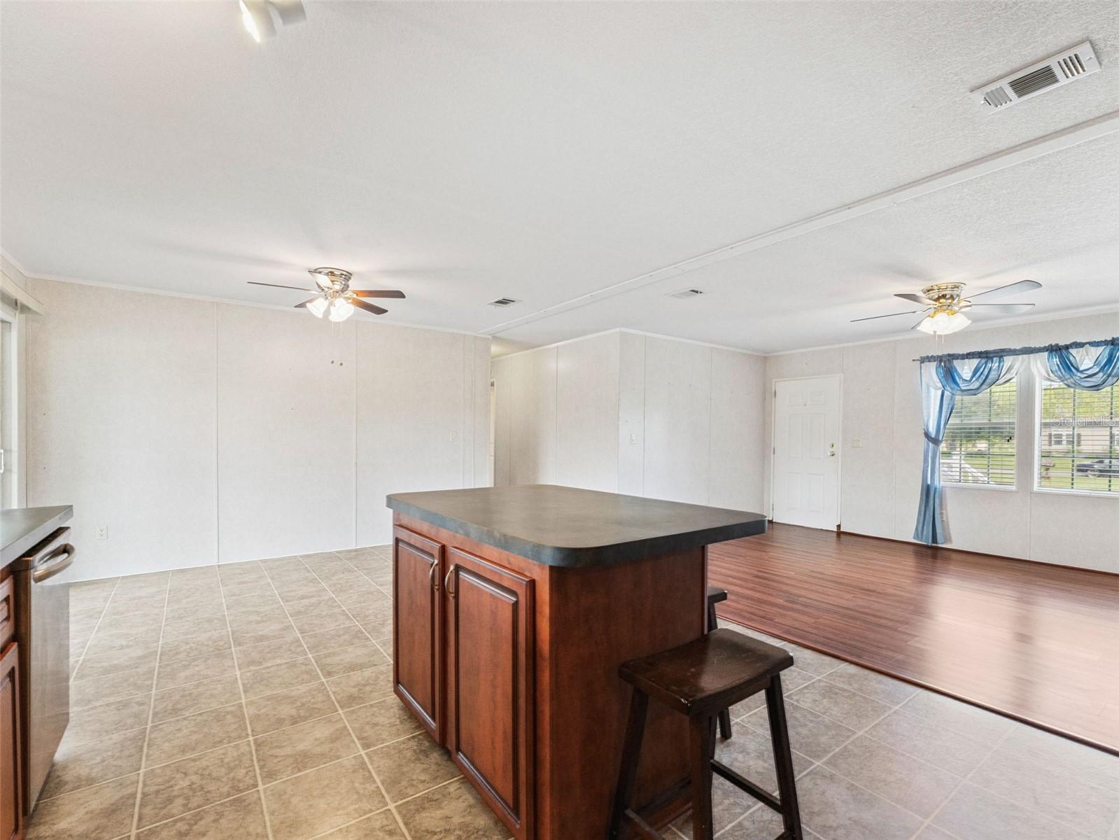 Image 11 of 36 For 3547 King Court