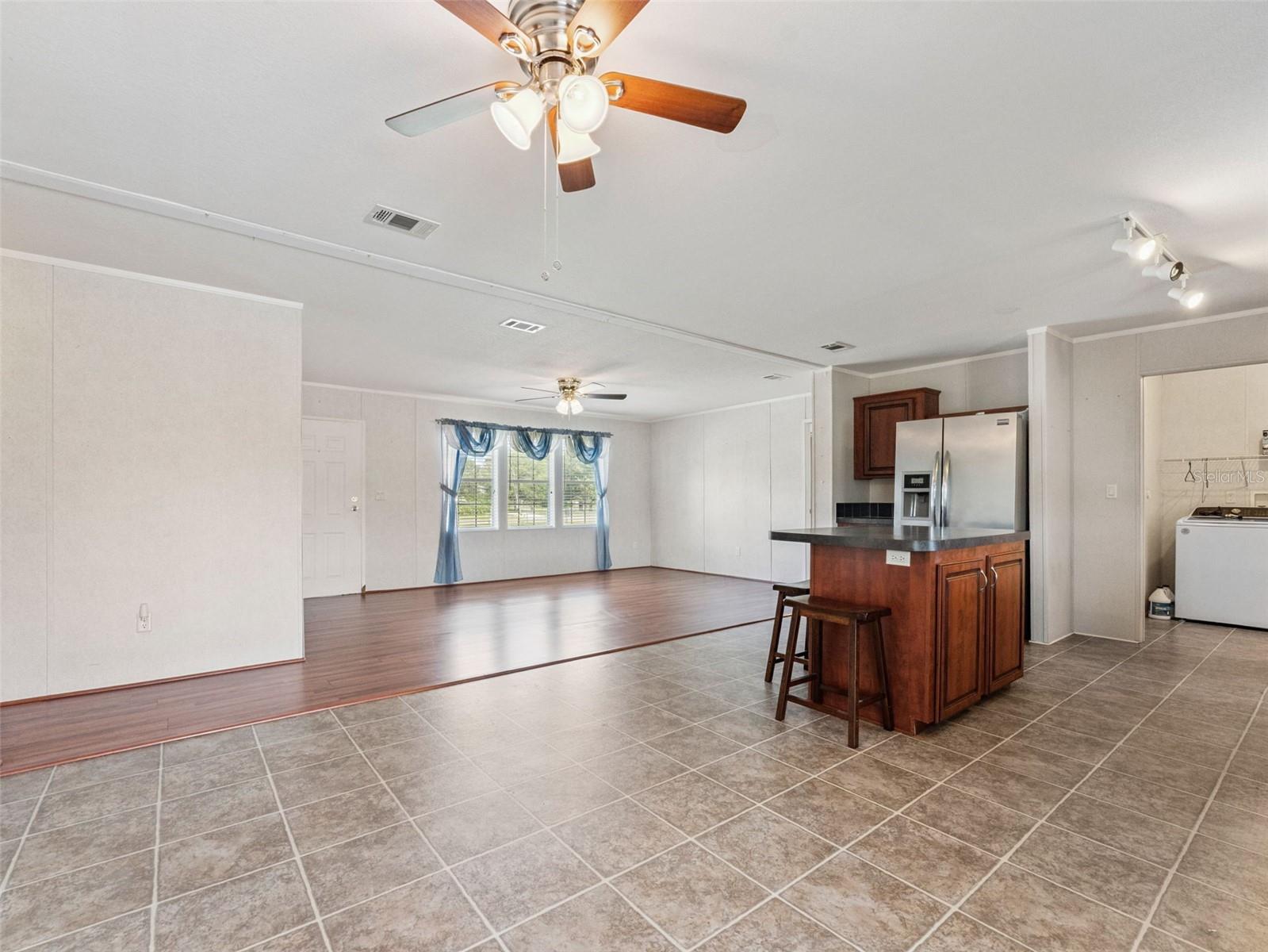 Image 13 of 36 For 3547 King Court