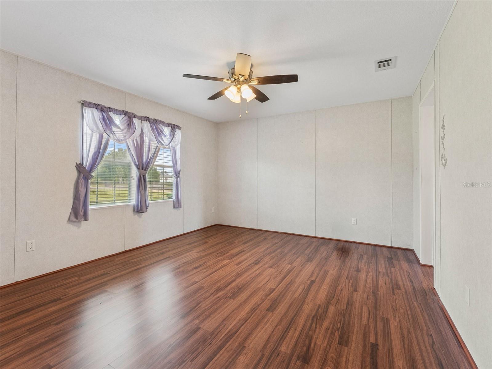 Image 14 of 36 For 3547 King Court