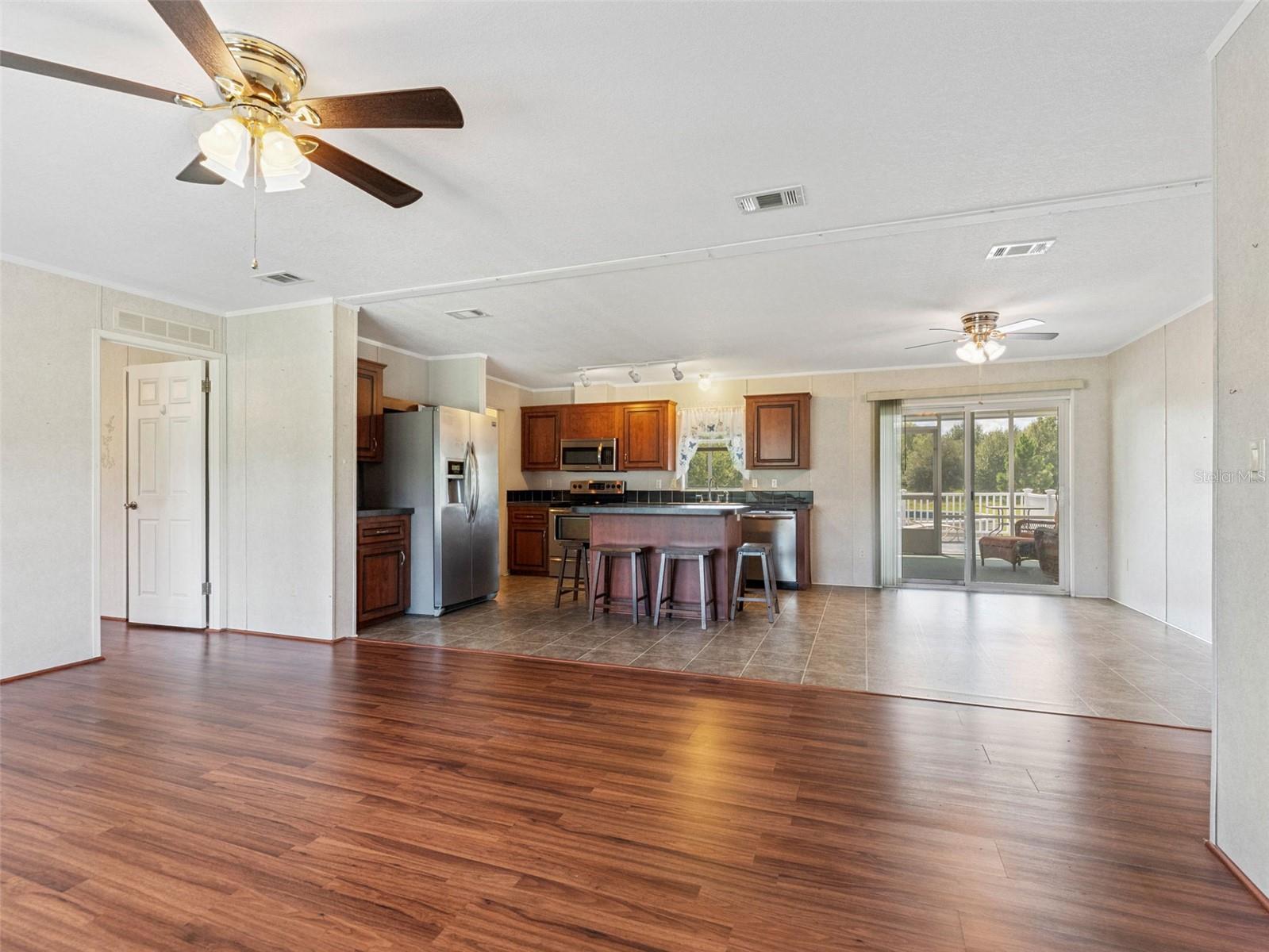 Image 6 of 36 For 3547 King Court