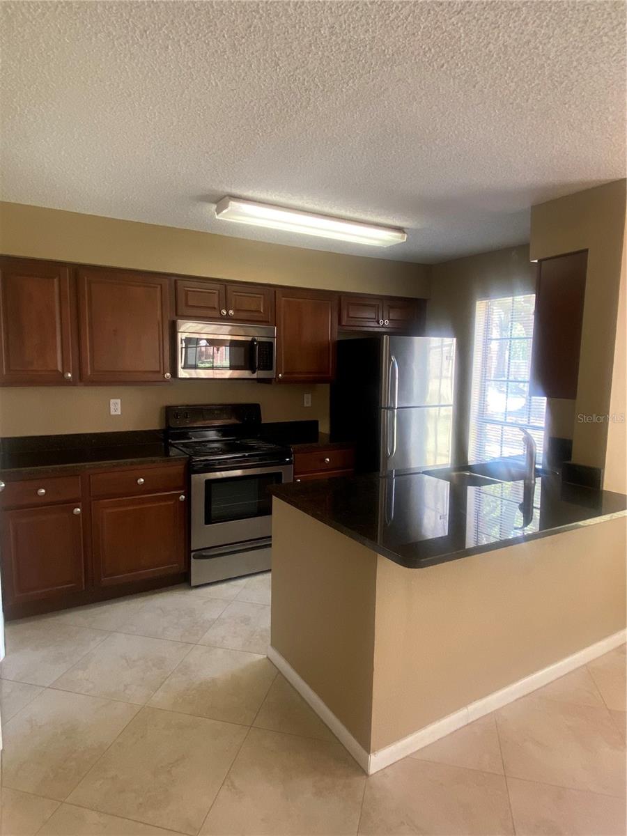 Image 4 of 21 For 8724 Mallard Reserve Drive 102