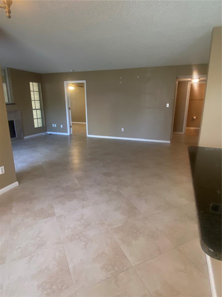 Image 6 of 21 For 8724 Mallard Reserve Drive 102