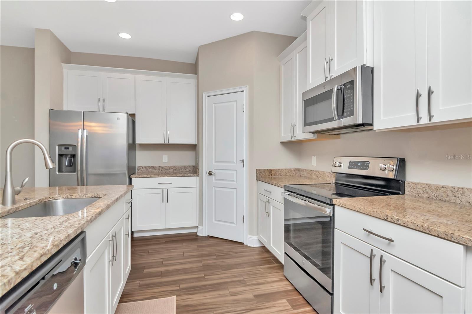 Image 17 of 47 For 209 Hamilton Avenue