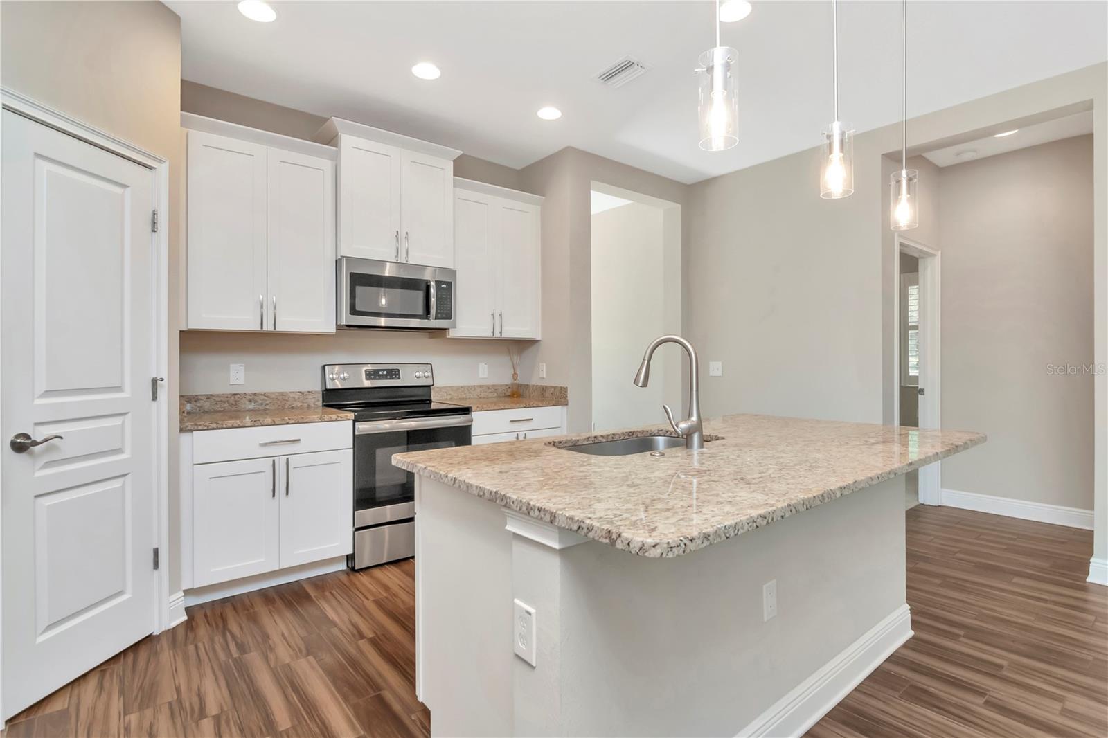 Image 19 of 47 For 209 Hamilton Avenue