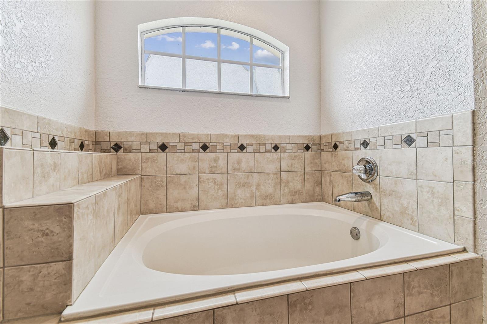 Image 18 of 43 For 2737 Hickory Ridge Drive