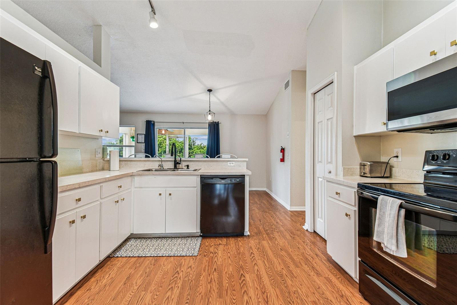 Image 8 of 43 For 2737 Hickory Ridge Drive