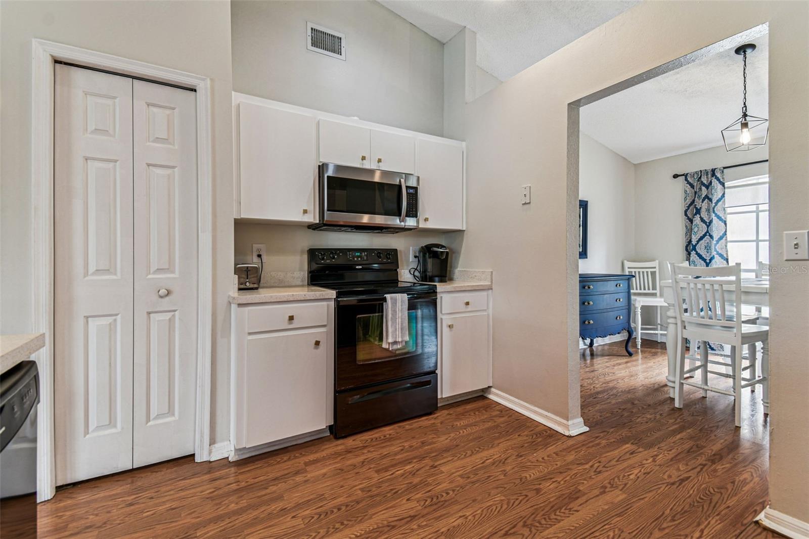 Image 9 of 43 For 2737 Hickory Ridge Drive