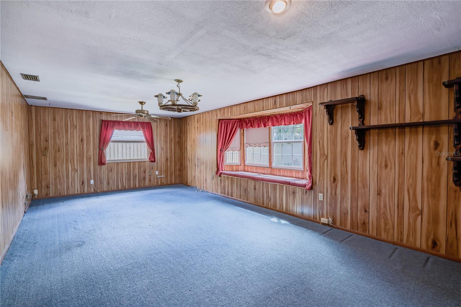Image 16 of 51 For 8225 Lark Street