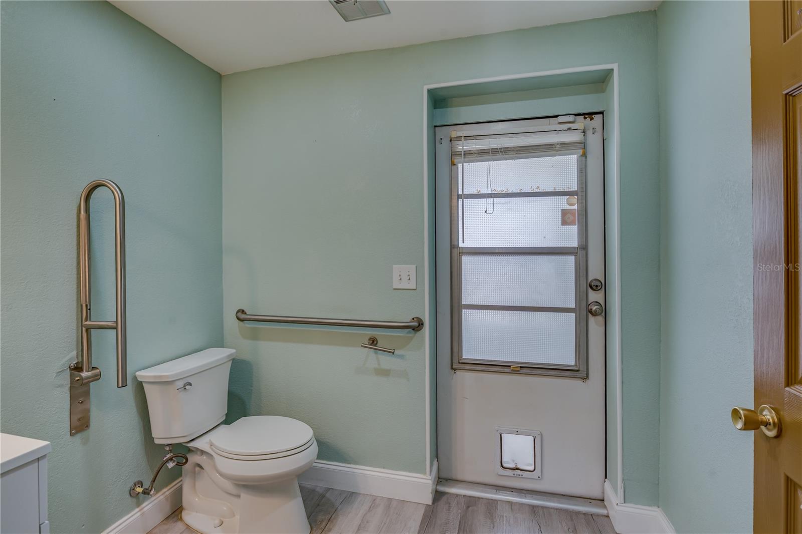 Image 17 of 51 For 8225 Lark Street
