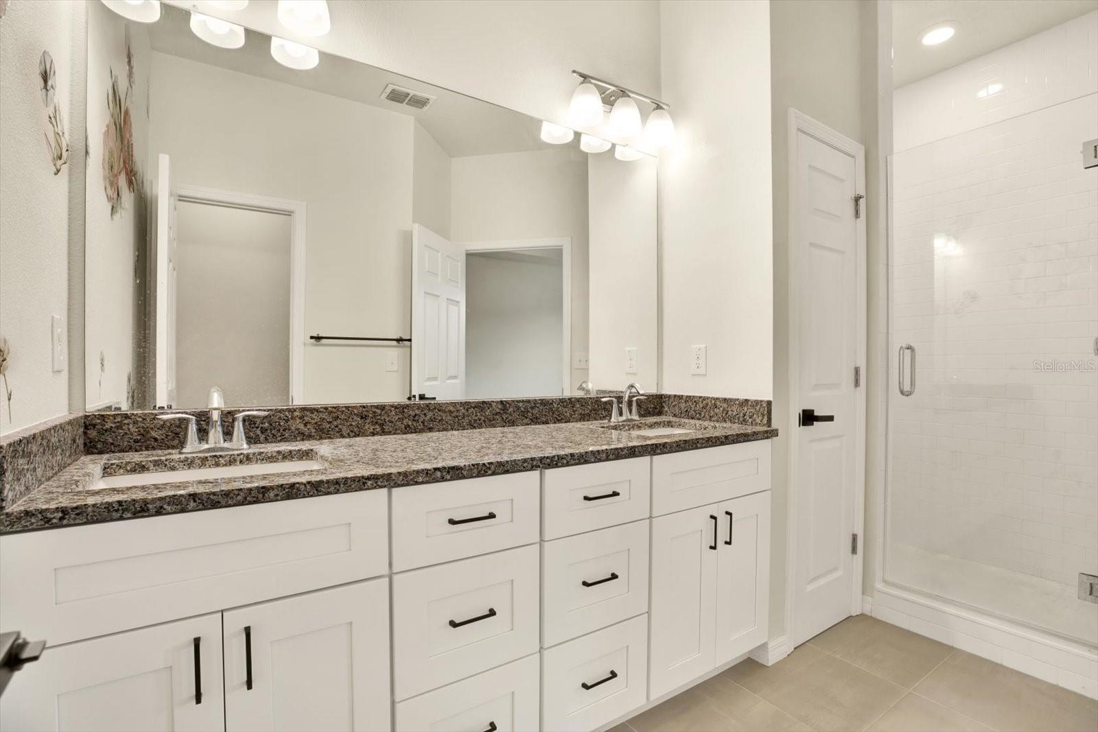 Image 17 of 28 For 5749 Desert Rose Place